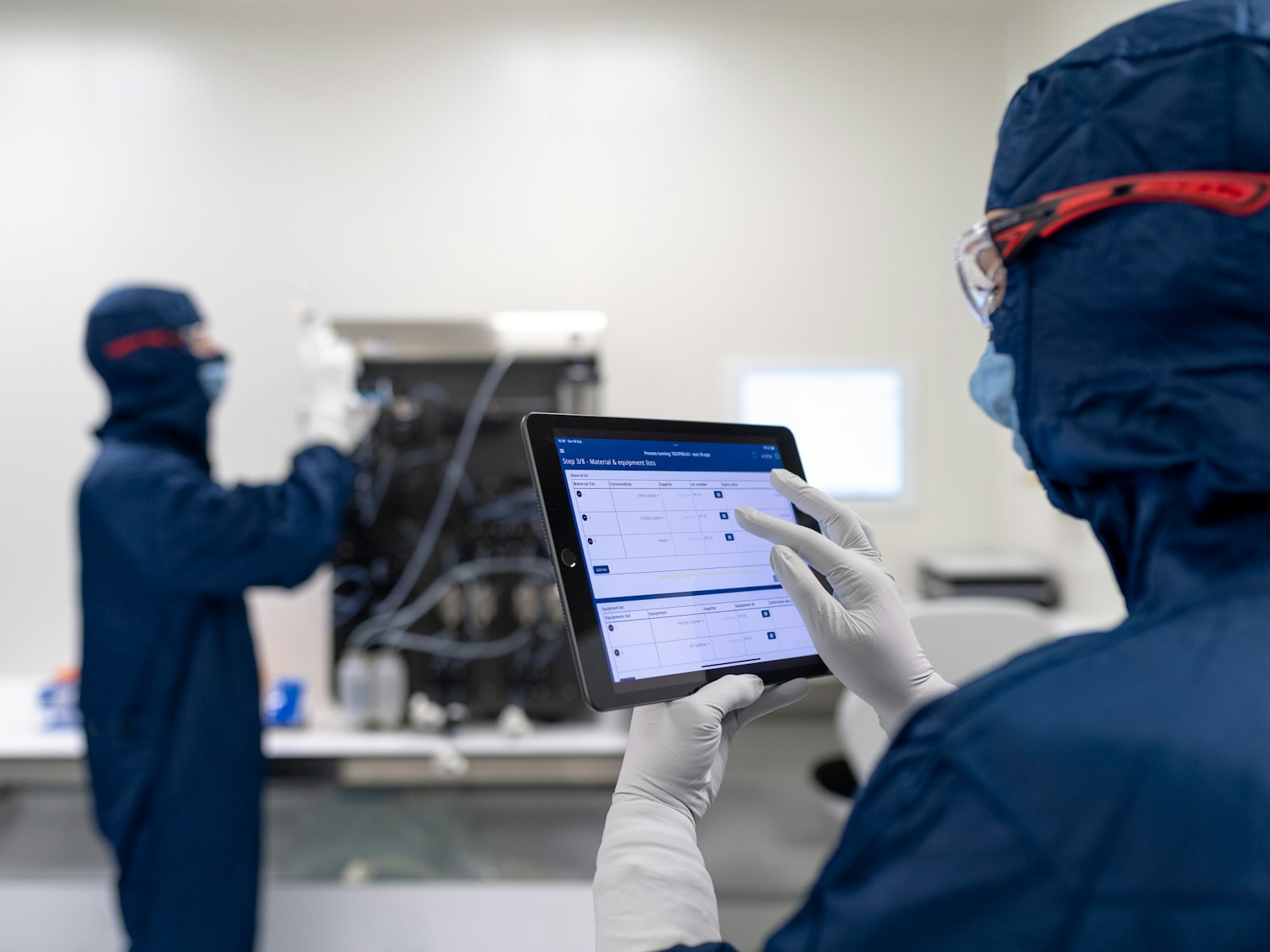 Production team reviewing live process data on a tablet on the shop floor