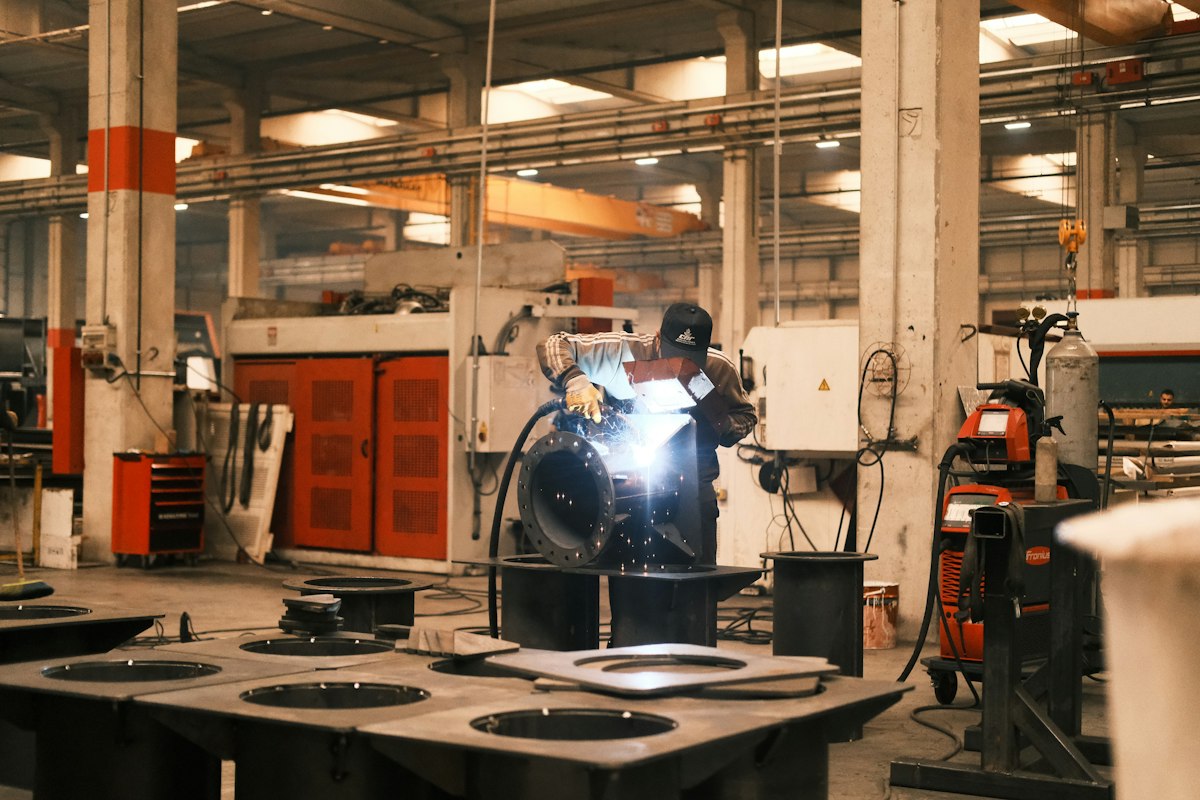 Common operational challenge in automotive manufacturing that Intellyx addresses