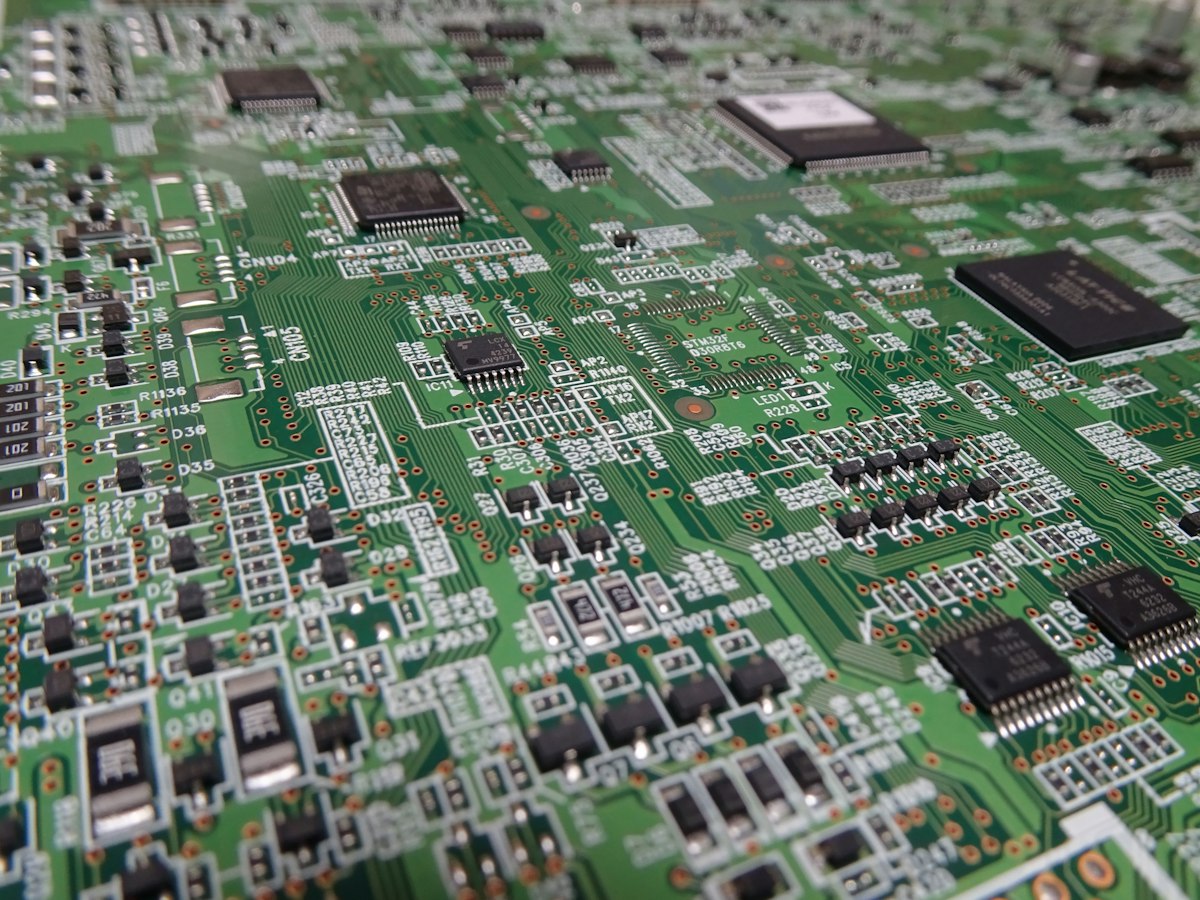 Common operational challenge in electronics & electrical manufacturing that Intellyx addresses
